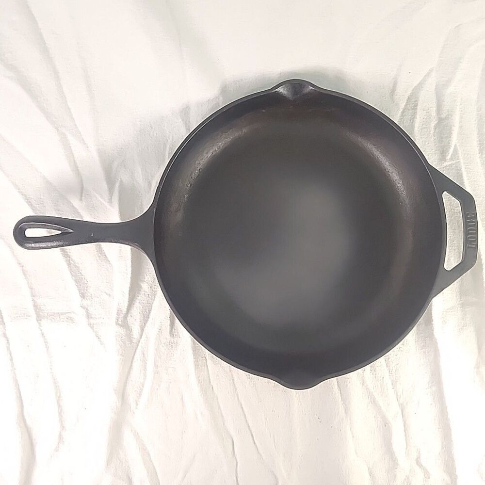 Cast Iron Chefs Skillet Lodge #2 Vintage 12SK 12” Pan Double Handles & Spouts
